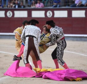 Cogida de Román. Madrid, domingo 9 de junio de 2019