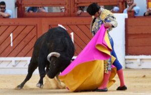 Morante en Alicante, tan creativo y genial, sublimó el toreo a la verónica.