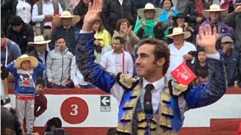 El Fandi corta dos orejas en Chota