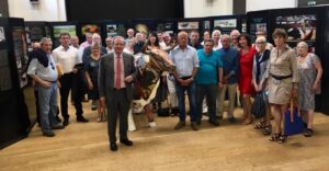 El alcalde de La Brede, en la inauguración de la Exposición Tauromaquias Universales