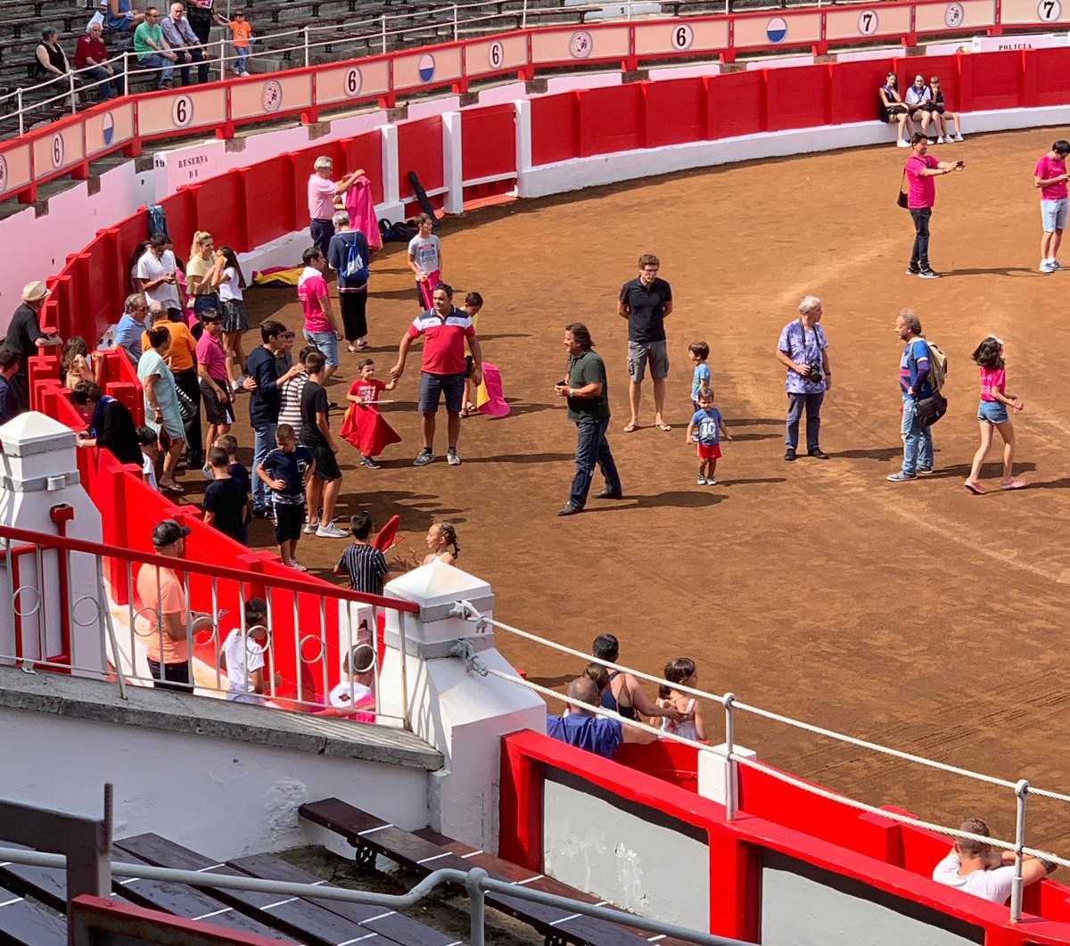 El Fandi y Alejandro Marcos acercan el toreo a los más pequeños