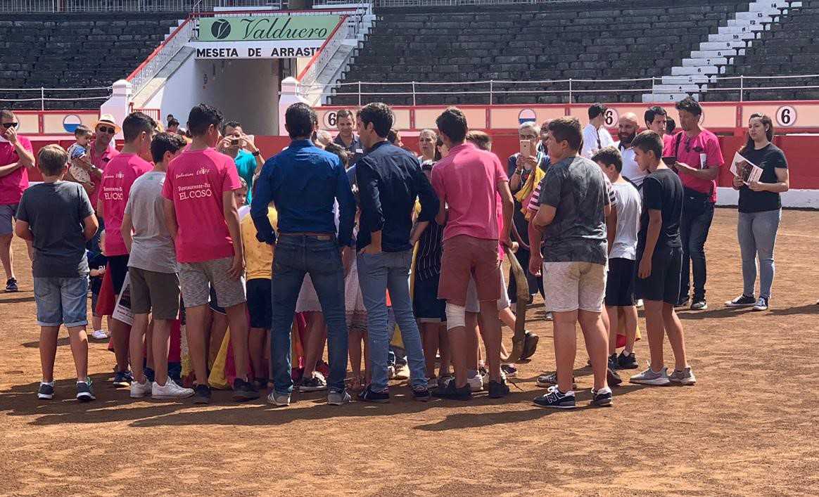 El Fandi y Alejandro Marcos acercan el toreo a los más pequeños