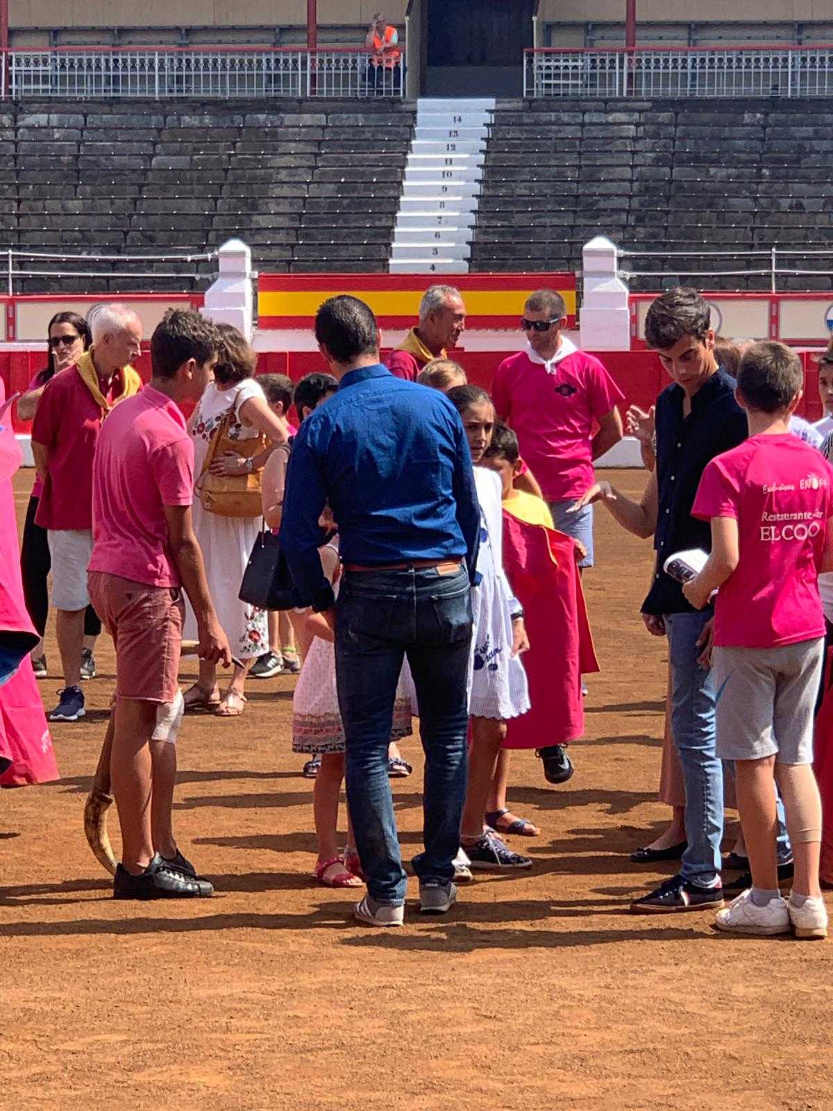 El Fandi y Alejandro Marcos acercan el toreo a los más pequeños