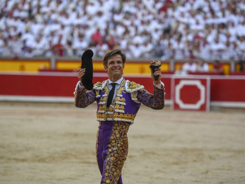 El Juli, única oreja en una tarde lastrada por las espadas en Pamplona