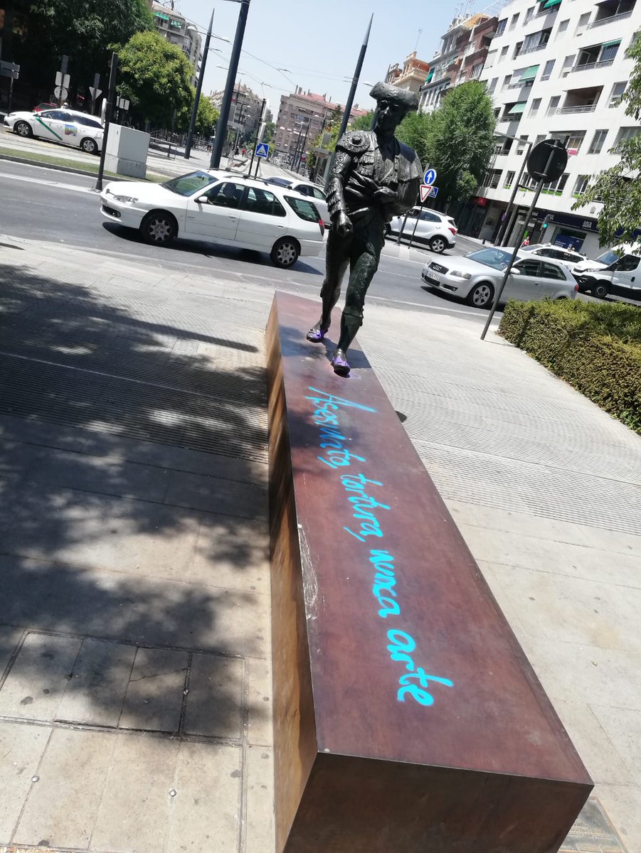 La Fundación denuncia pintadas de activistas veganos en la Monumental de Frascuelo