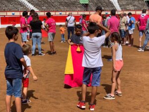 El Fandi y Alejandro Marcos acercan el toreo a los más pequeños