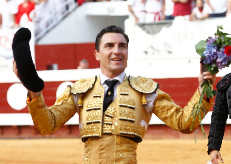 Octavio Chacón pasea una oreja en la segunda de feria en Dax