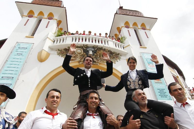 Un brillante Andy Cartagena, a hombros con Lea Vicens en Dax