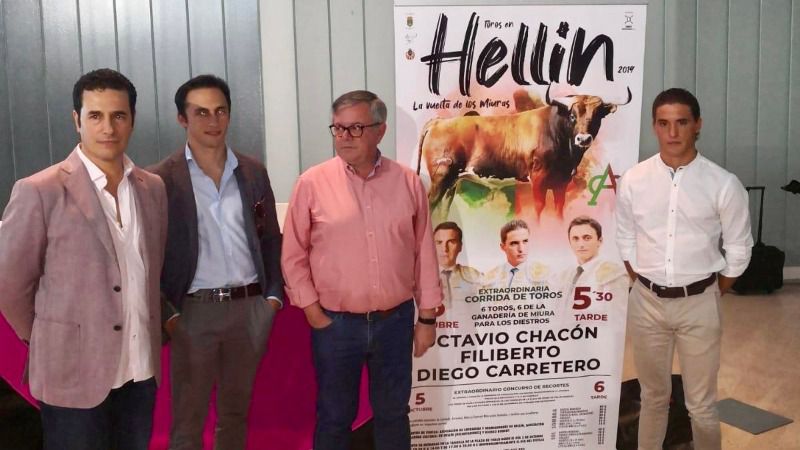 Chacón, Filiberto y Carretero, con miuras en Hellín