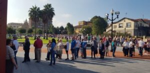Imagen de las colas formadas este lunes frente a las taquillas de El Bibio.