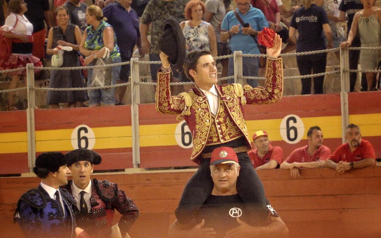 Pelotazo de Guillermo Hermoso, tres trofeos en Almería