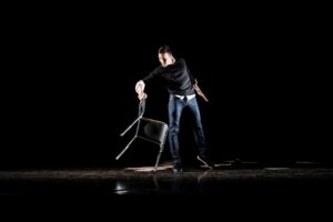 Arnaud Agnel "toreando" las palabras de Yves Charnet.