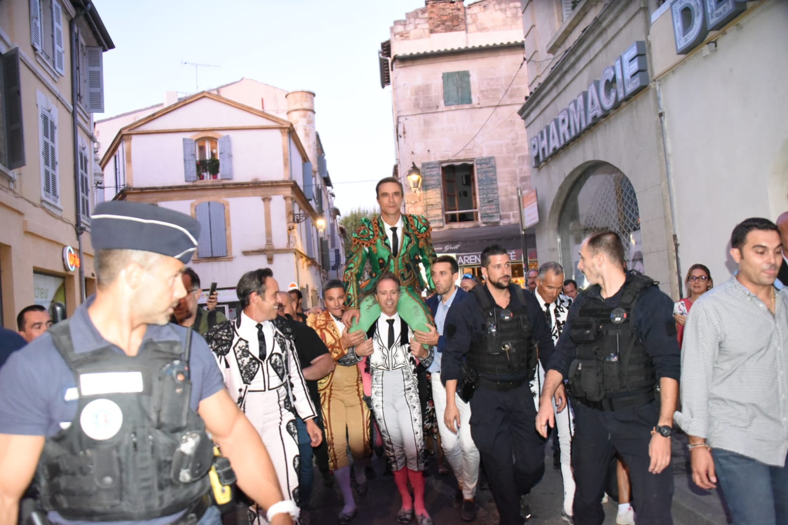 Arles (Francia), 7 de septiembre. Toros de distintas ganaderías para Enrique Ponce y Juan Bautista