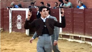 El novillero Diego García cortó dos orejas.