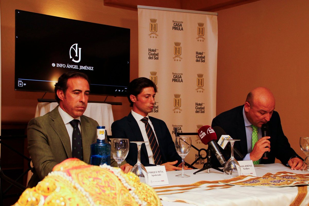 Écija respalda a su torero Ángel Jiménez ante su alternativa