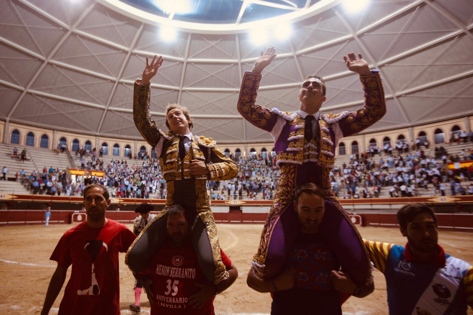 Román y Fandi, a hombros en Aranda de Duero.
