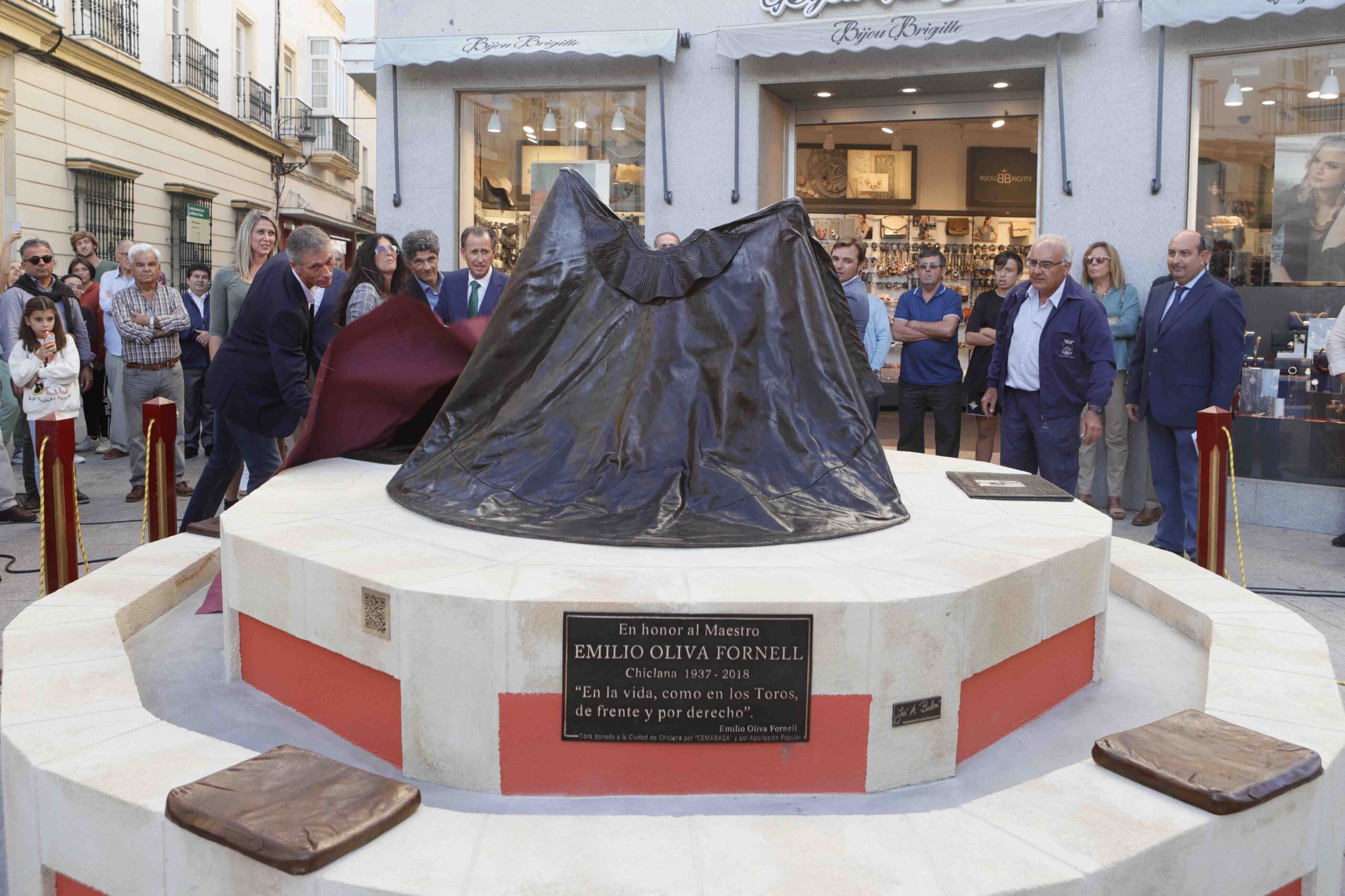 Escultura Emilio Oliva