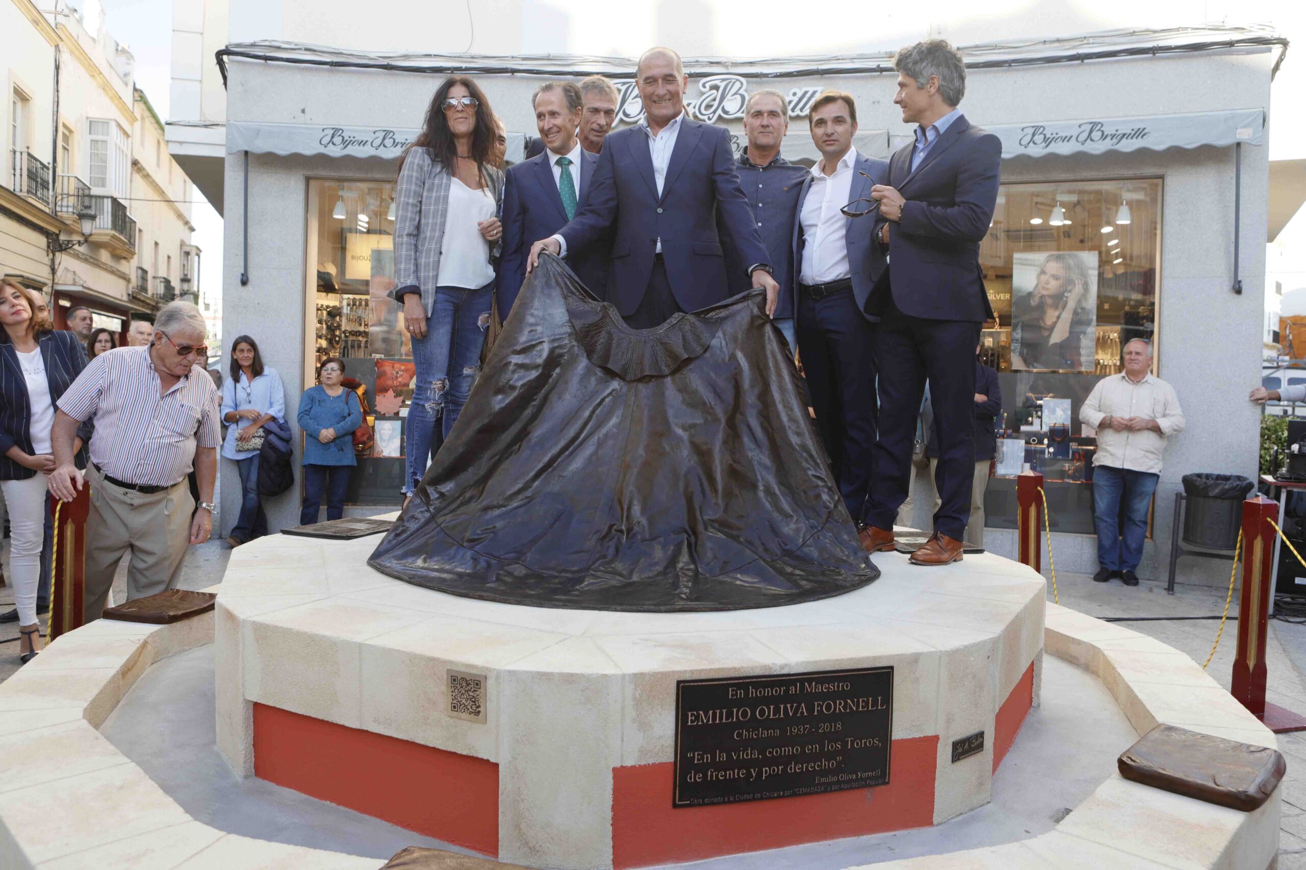 Escultura Emilio Oliva