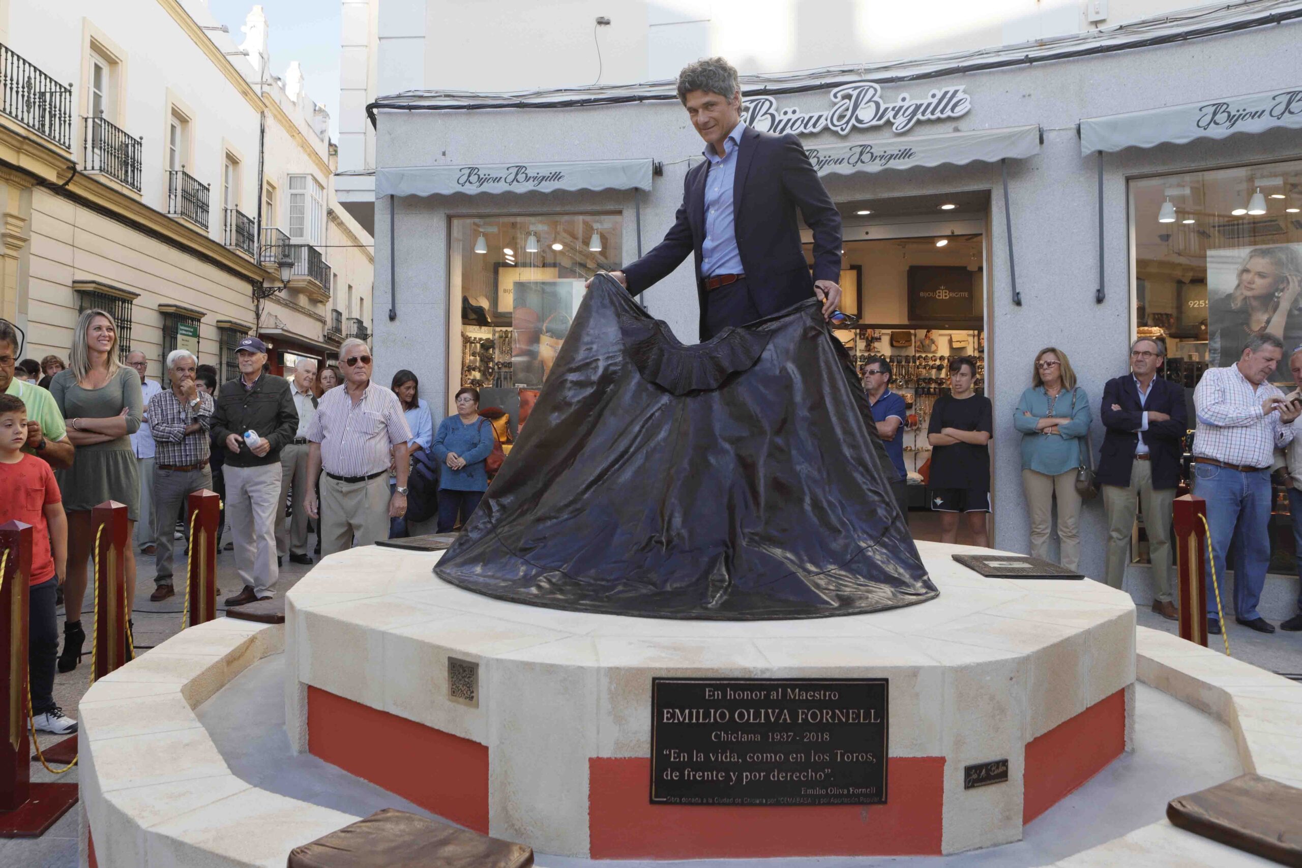 Escultura Emilio Oliva