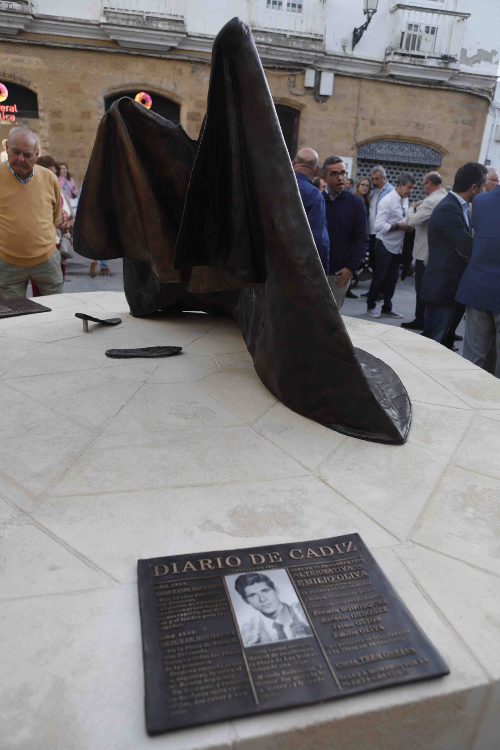 Escultura Emilio Oliva