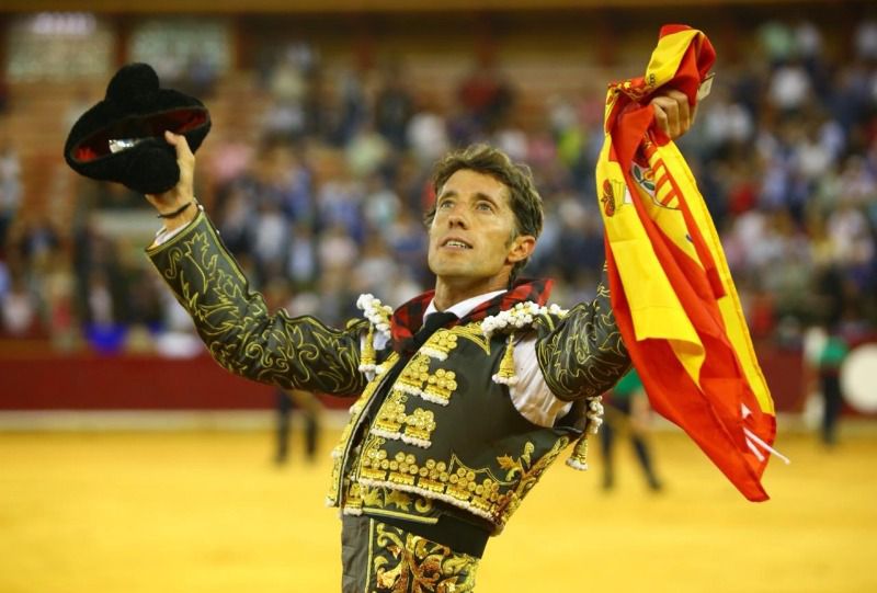 El palco priva a Escribano de pasear una oreja de ley en Zaragoza