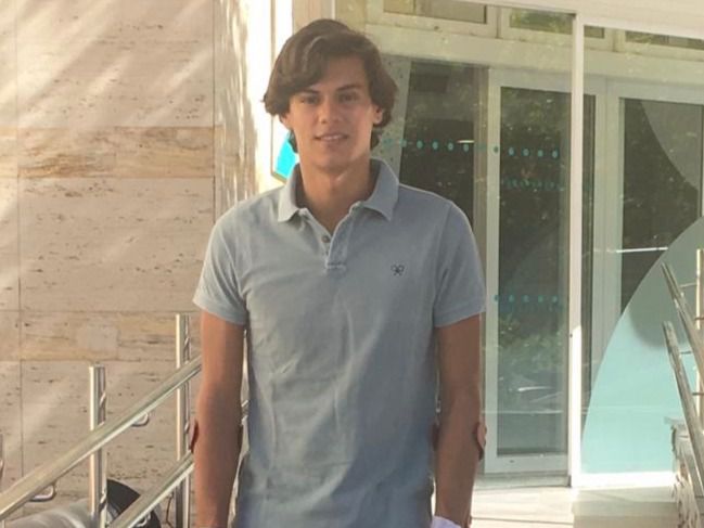 El novillero Carlos Domínguez, operado de una tumoración quística