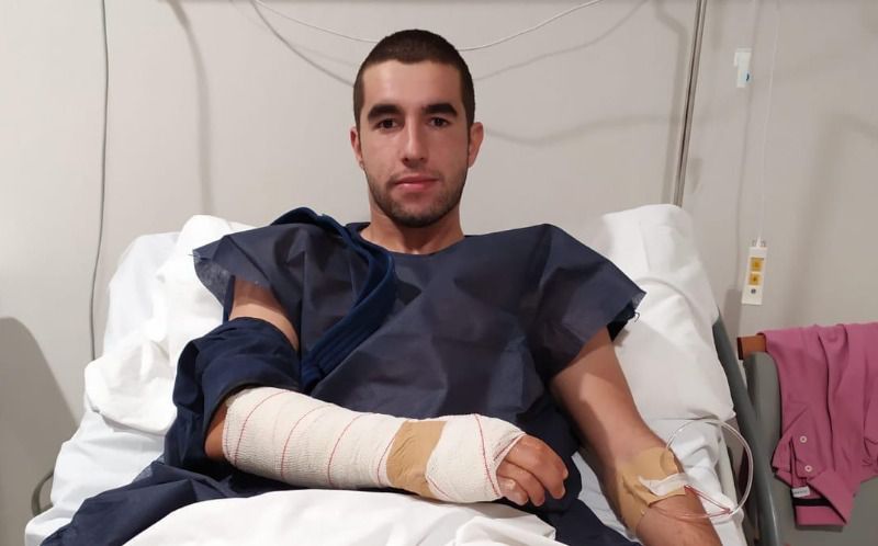 Cristóbal Reyes, intervenido en la mano derecha