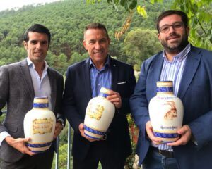 De Justo y Paco Buyo, junto al empresario de Guisando Raúl Sánchez.