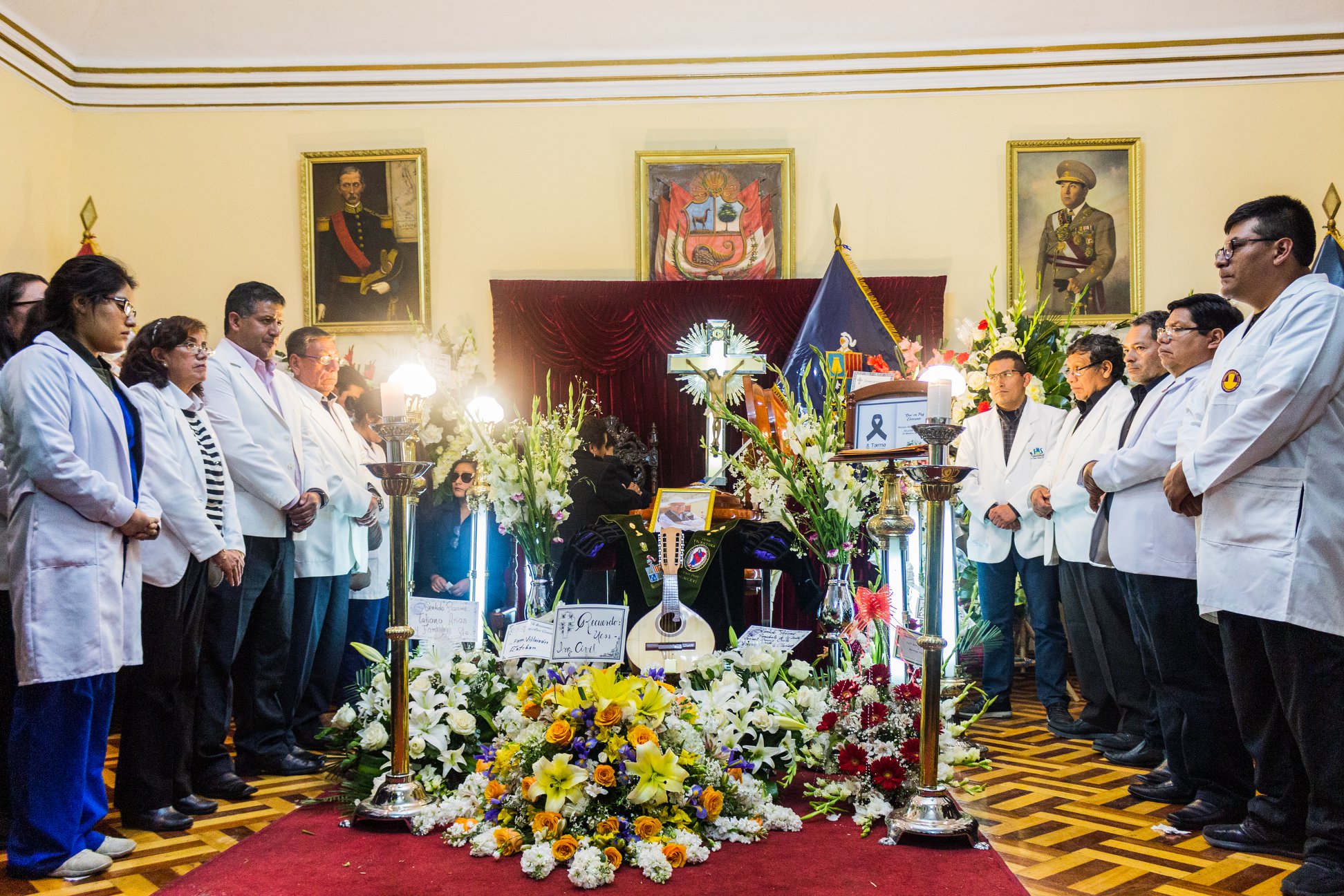 Entierro de Moisés Tacuri García, médico cirujano de Lima
