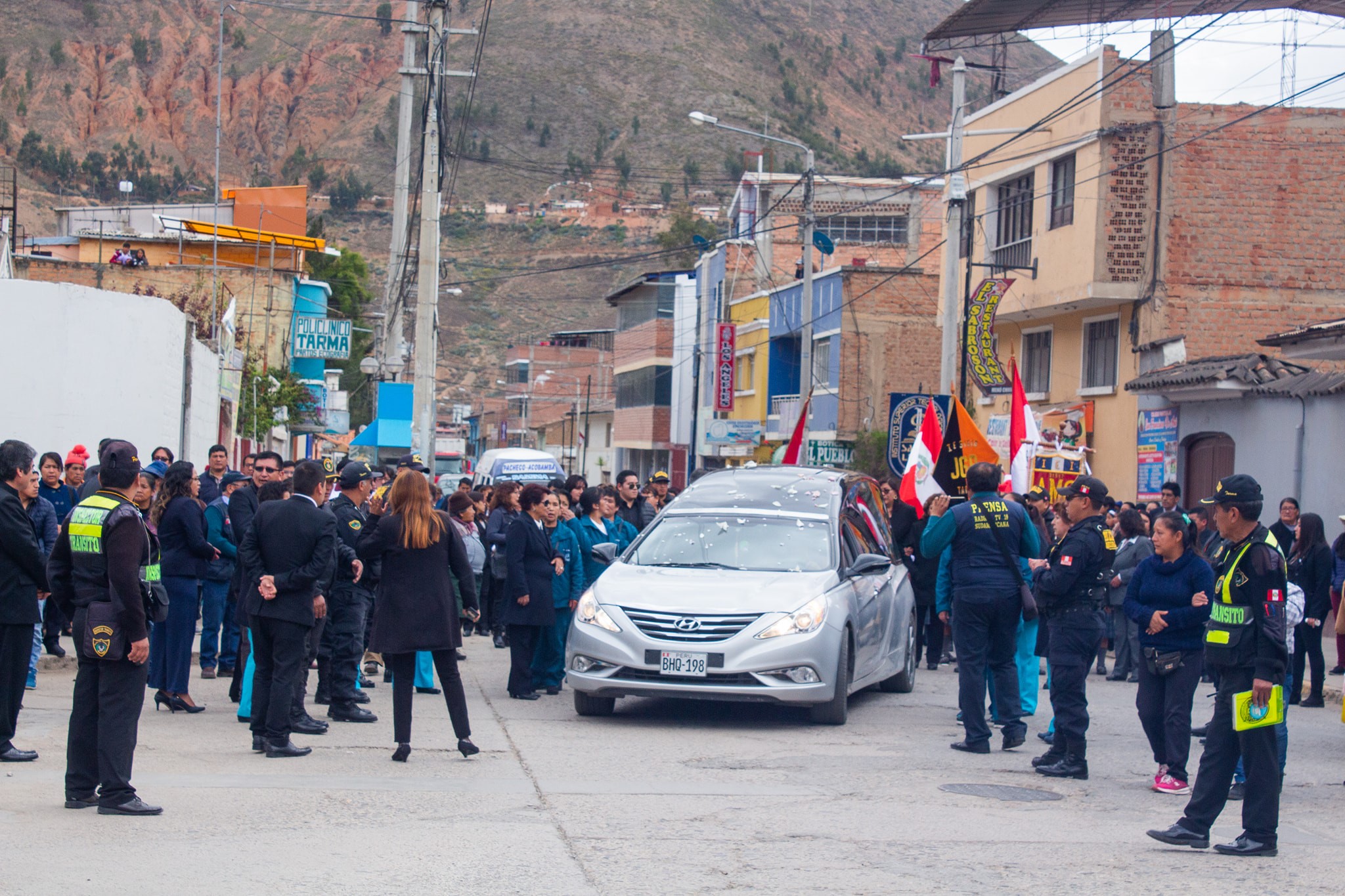 Entierro de Moisés Tacuri García, médico cirujano de Lima