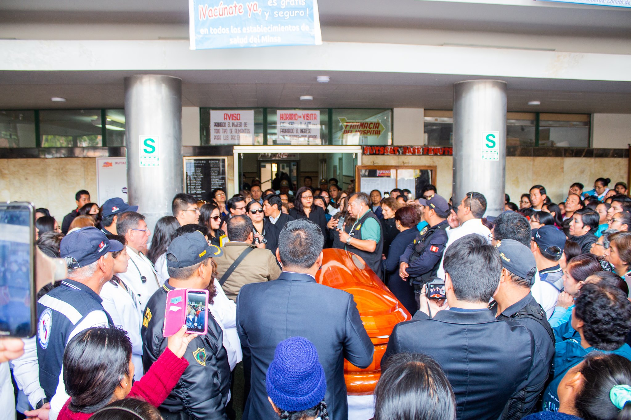 Entierro de Moisés Tacuri García, médico cirujano de Lima