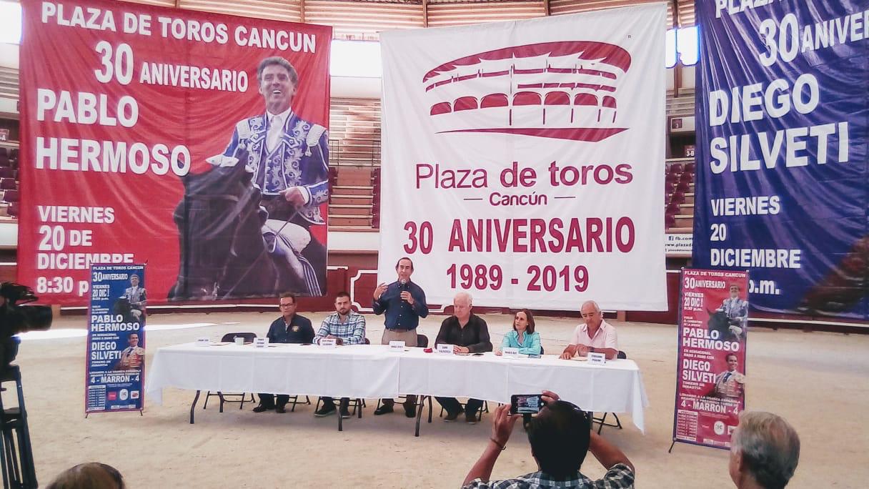 Pablo Hermoso de Mendoza y Diego Silveti, en el aniversario de la plaza de Cancún