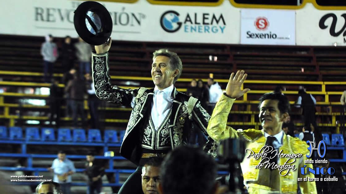 Pablo Hermoso y El Zapata, a hombros en Puebla
