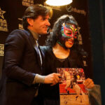 Diego Ventura plasma sus huellas en la Plaza de las Estrellas de Ciudad de México