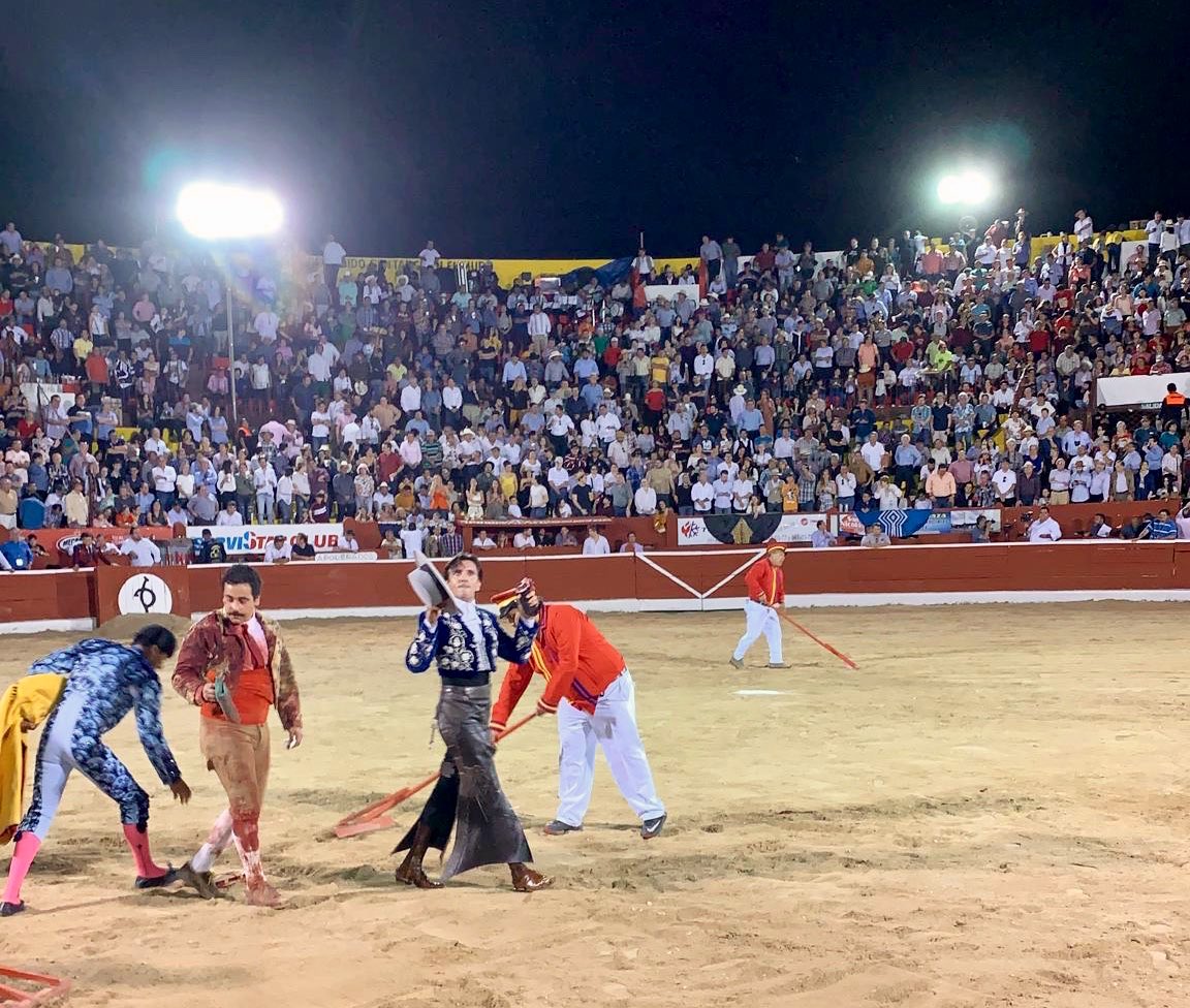 Diego Ventura, paseando la oreja en Mérida.