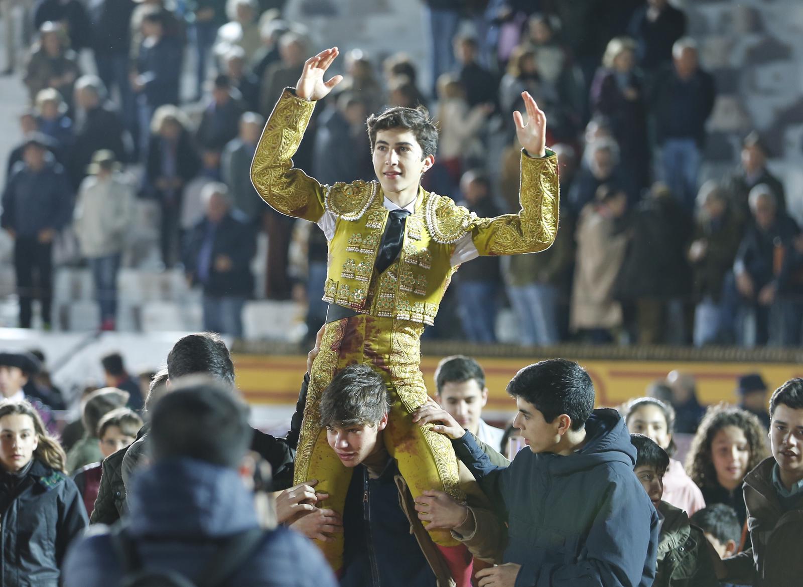 Sobresaliente debut de Manuel Perera en Olivenza