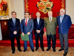 De izquierda a derecha, Miguel Briones, Victorino Martín, Ruiz Miguel, nuestro compañero Carlos Crivell y Miguel Serarno.