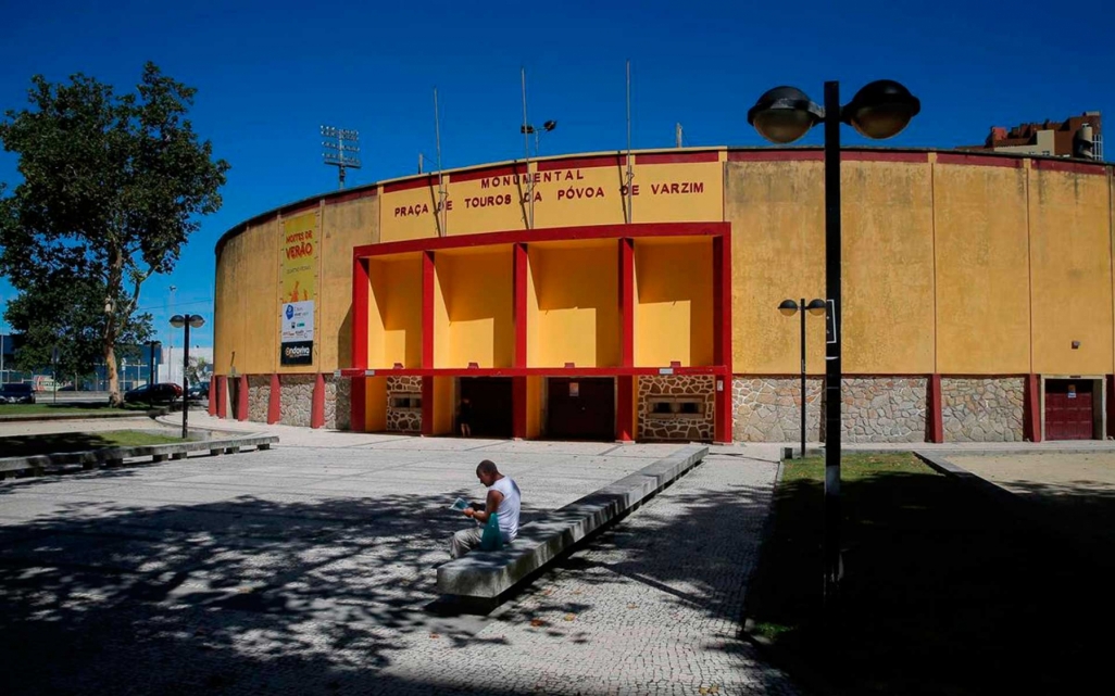 La afición se moviliza contra la demolición de la plaza de Póvoa de Varzim