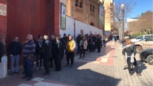 Colas en las taquillas de Castellón para adquirir entradas en los días previos a la Feria de la Magdalena 2020.