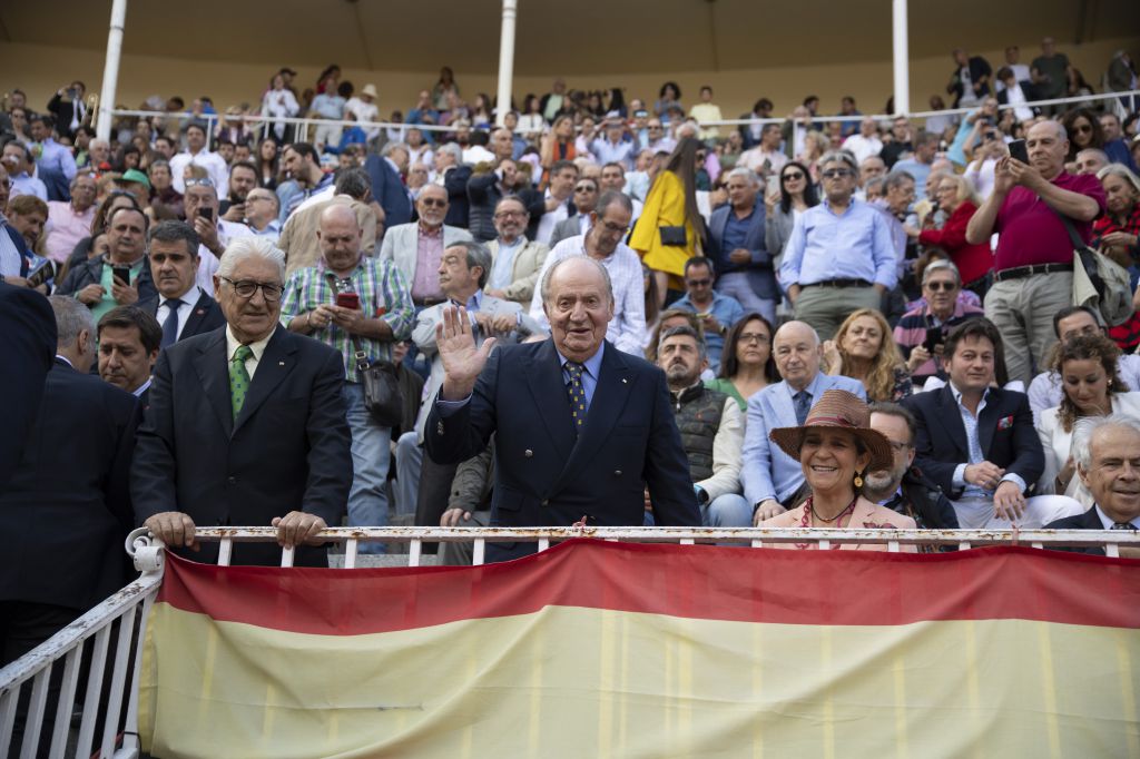 El Rey Don Juan Carlos y la Infanta Elena