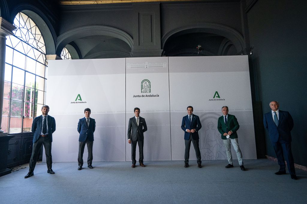 Reunión de la Junta de Andalucía con los representantes del mundo del toro