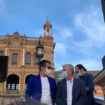 Espartaco y José María Manzanares, en el paseo de Sevilla