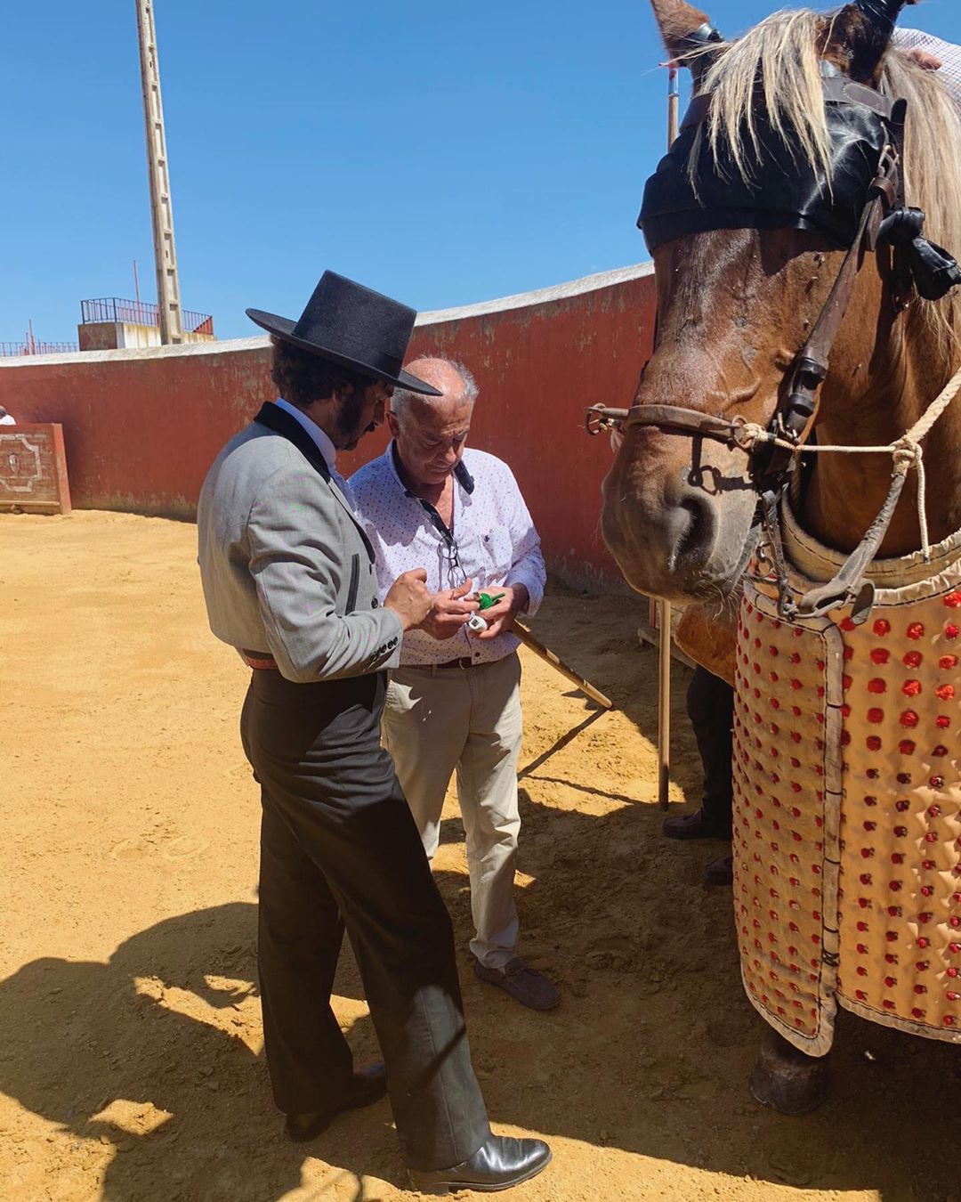 Morante de la Puebla prueba las nuevas puyas y banderillas para la corrida concurso de Jerez