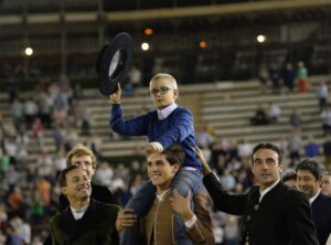 Festival en Valencia a favor de Adrián Hinojosa para el tratamiento del cáncer infantil.