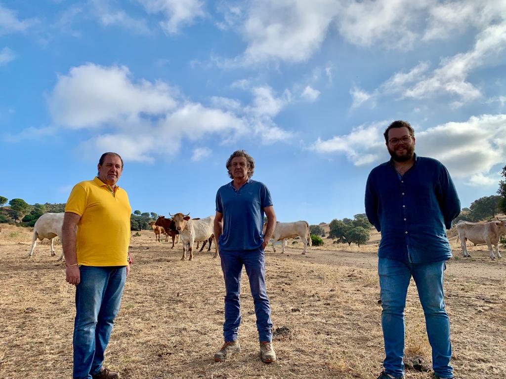 Ganaderías de lidia de Lora del Río donan 11 reses para los más necesitados