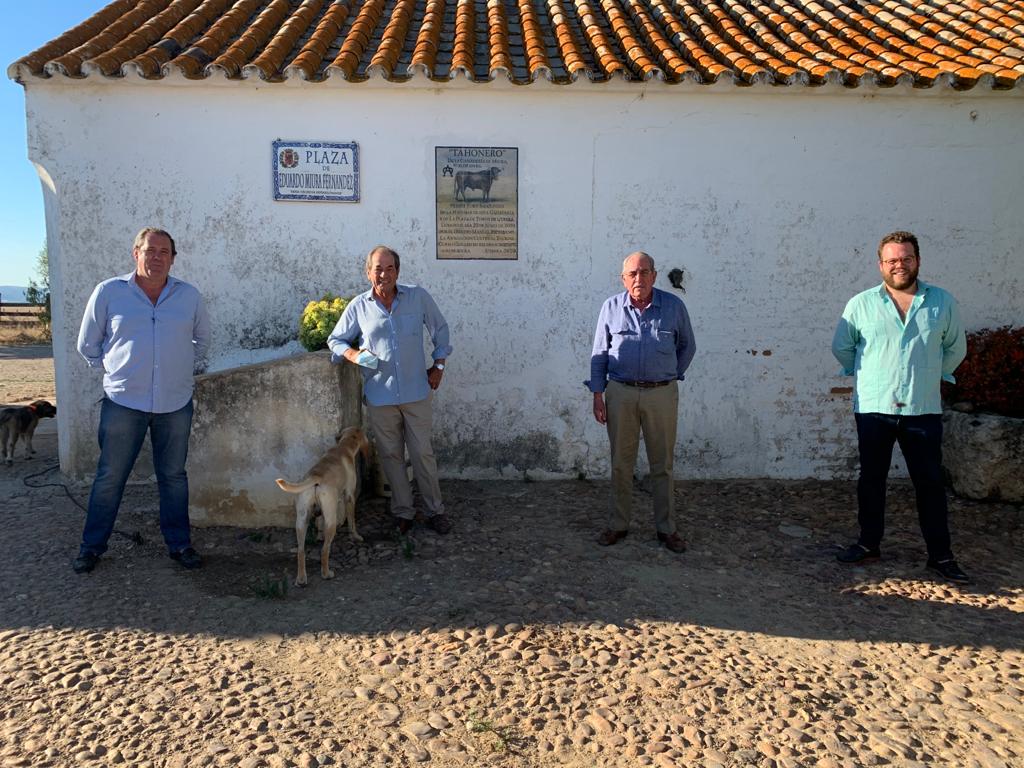 Ganaderías de lidia de Lora del Río donan 11 reses para los más necesitados