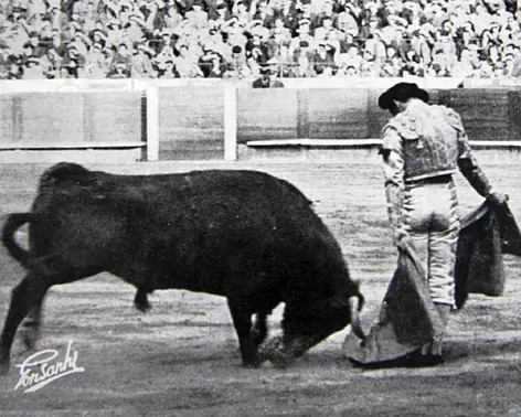 Clásico lance a pies juntos de Mario Cabré.