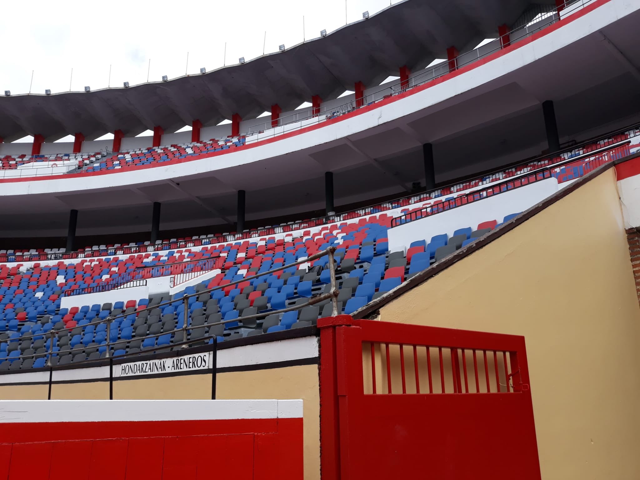 Los que sudan, los que esperan y los mudos