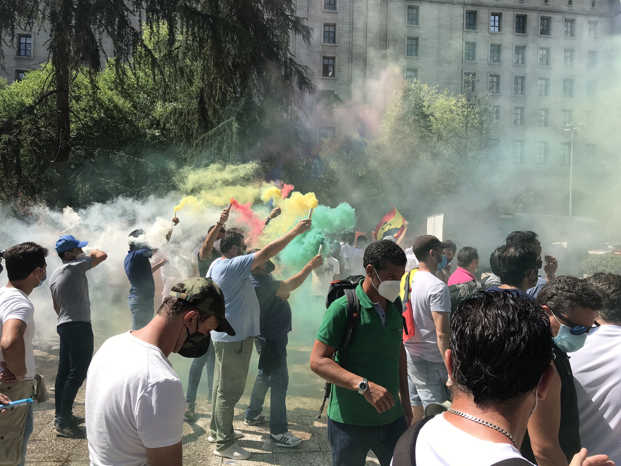 El toreo sigue con sus protestas y corta la Castellana