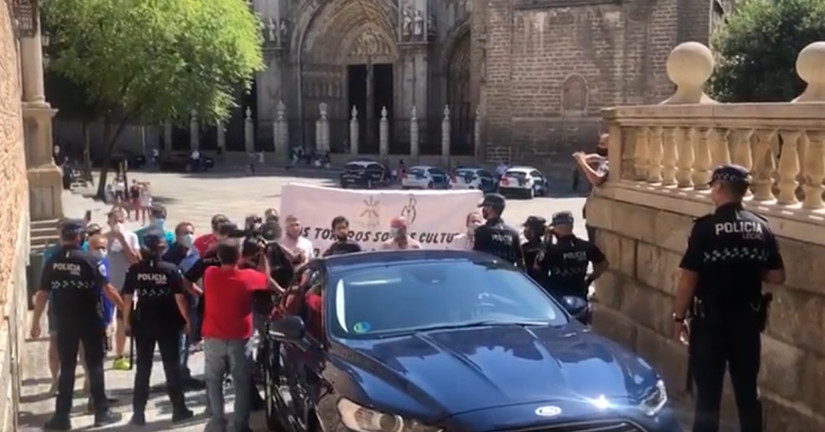 La ministra de Trabajo recibe en Toledo las protestas del mundo del toro